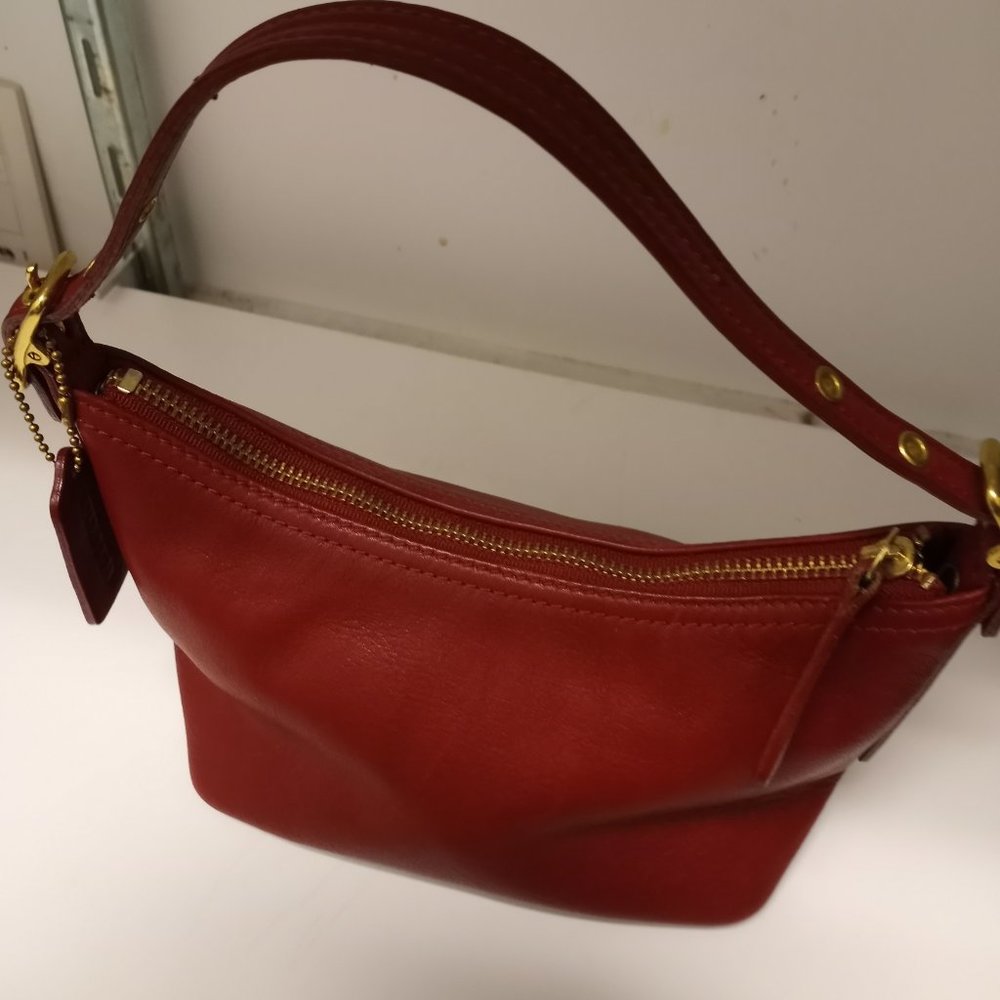 Vintage Ergo Style  red leather Coach bag